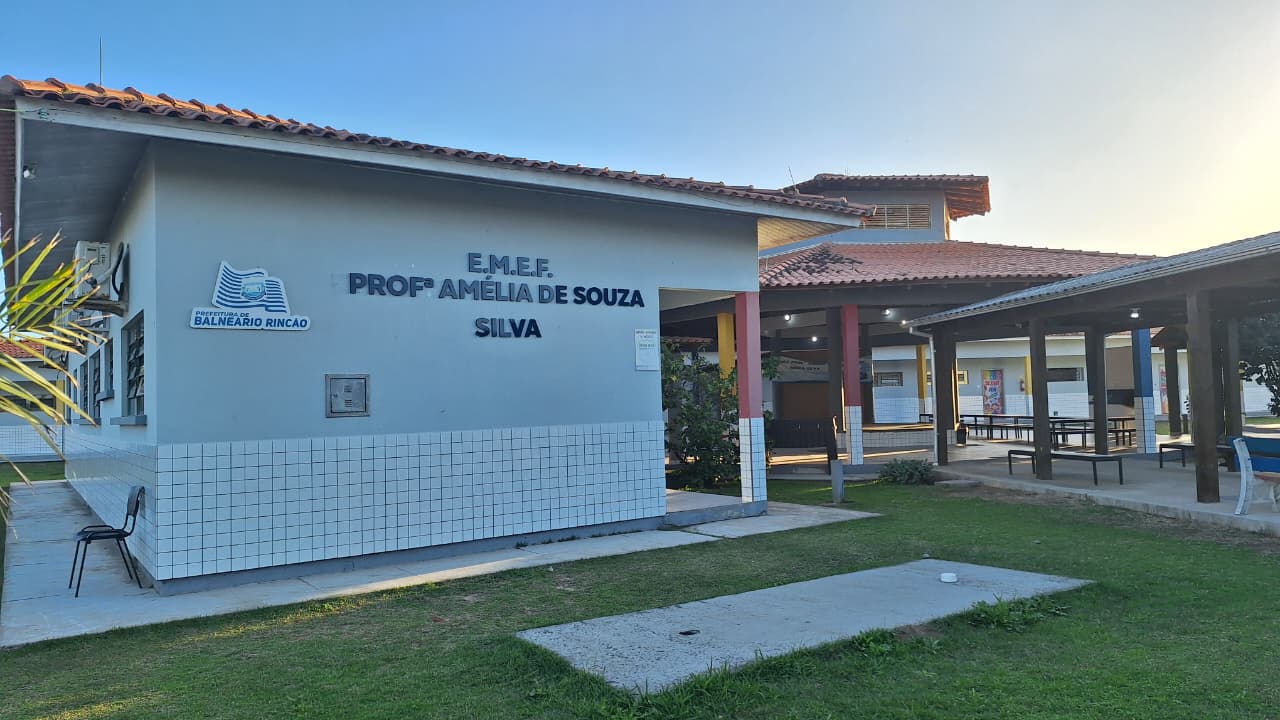 ESCOLA PROFESSORA AMÉLIA DE SOUZA SILVA